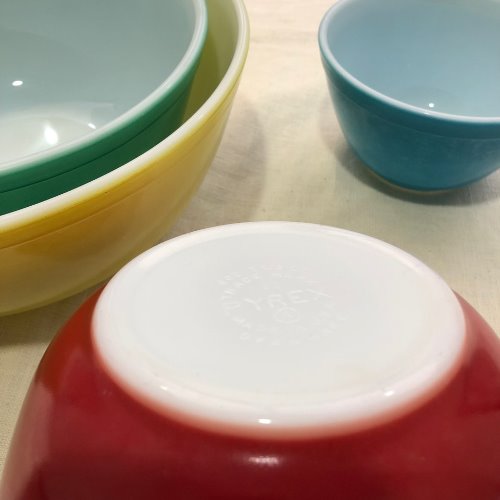 vintage pyrex milk glass bowl set