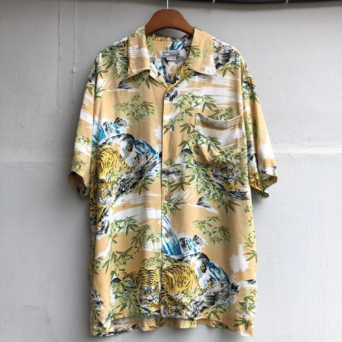 Vtg rayon hawaiian shirt (100-105)