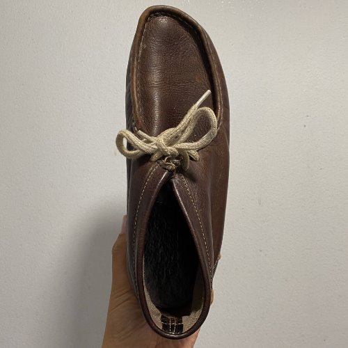 clarks wallabee boots (US 8M)