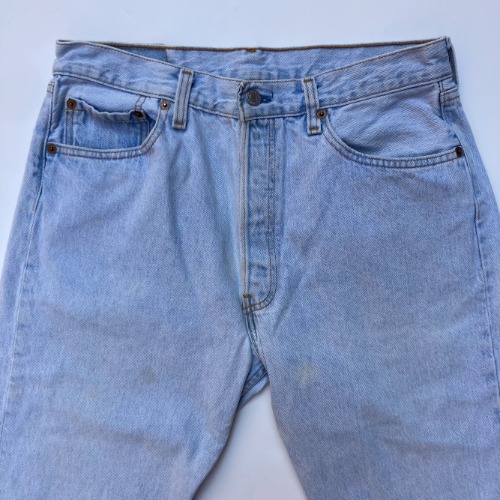 90s levis 501 (31 inch)