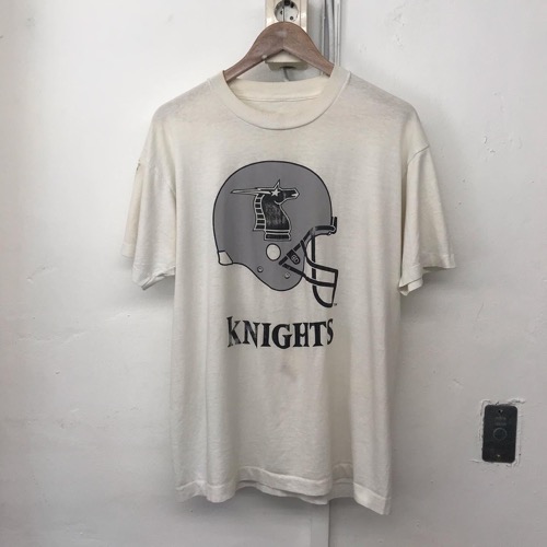 vtg faded 50/50 single stitch print tee distressed ‘ knights ‘ (100-105)